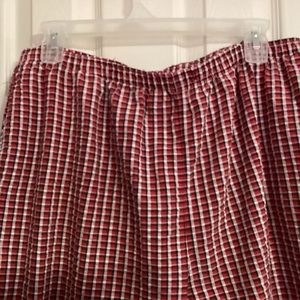 Mountain Lake Petite red black white check PXL elastic pull on capris 2 pockets
